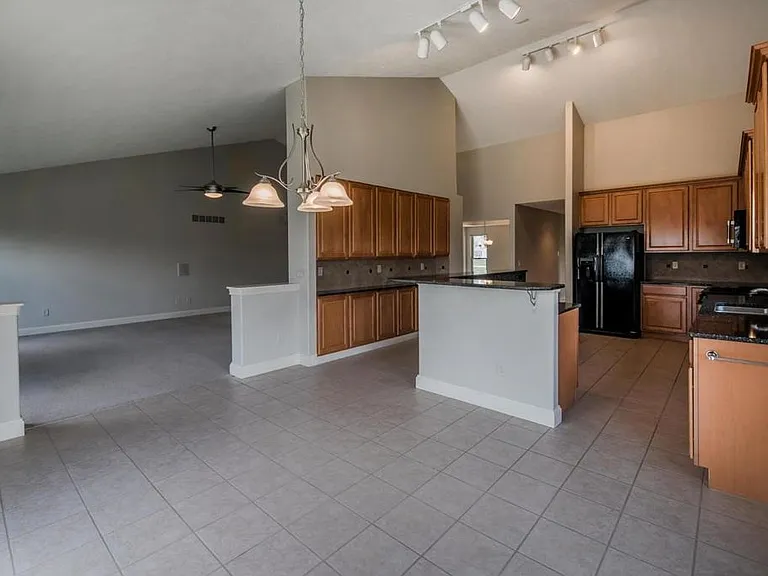 2323 Charoe St — Photo 9