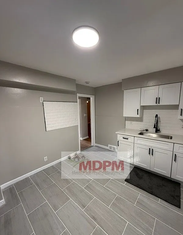 3 bed, 1100 sqft, $1,450 — Photo 1