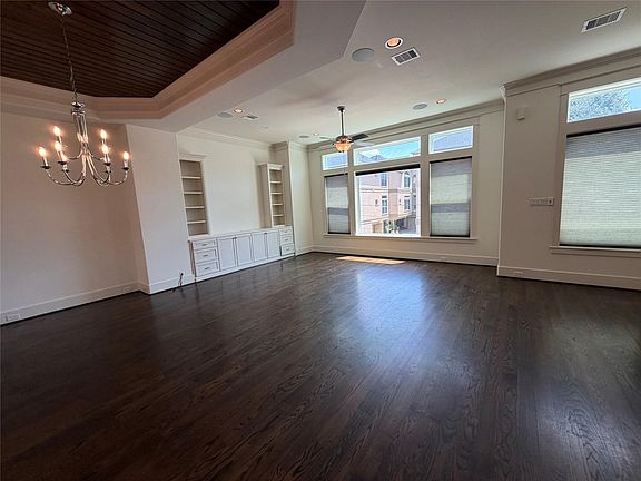 4th image of 403 Fowler St