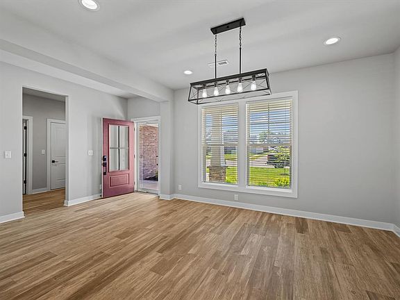 4th image of 3817 Brookfield Dr