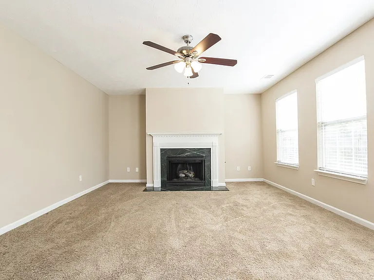 1240 Chris Lake Dr — Photo 2