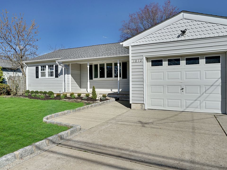 3 Bedroom 2.5 Baths
