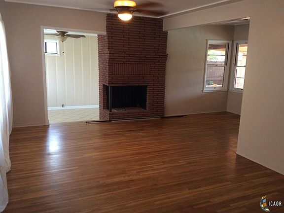 4th image of 1057 W Heil Ave