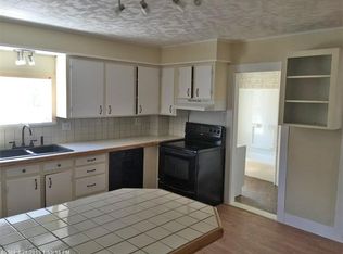 10 Spaulding St, Old Town, ME 04468