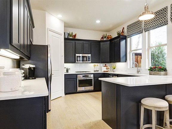 4th image of 680 Patriot Ln