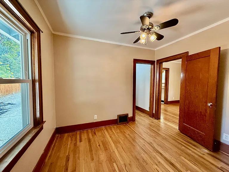 519 S Cedar St — Photo 14