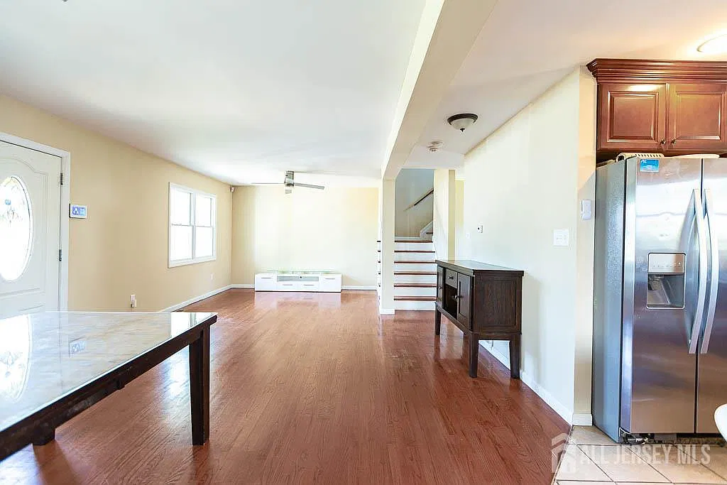 4 bed, 2.5 bath, $4,200 — Photo 3