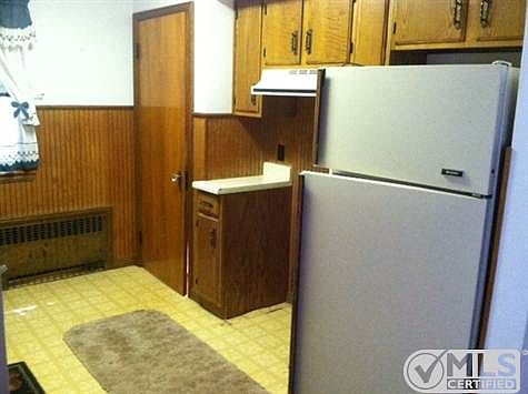 5th image of 222 N 8th Ave