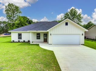 1715 Piney Ln, Gautier, MS 39553