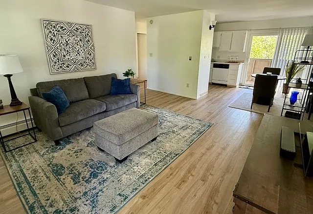 1 bed, 650 sqft, $1,800 — Photo 2