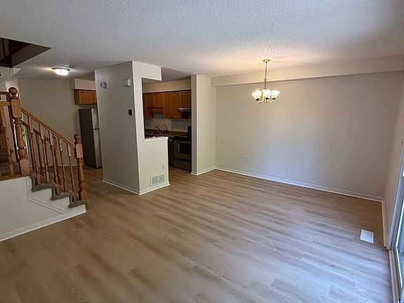 4th image of 26 Roehampton Cres