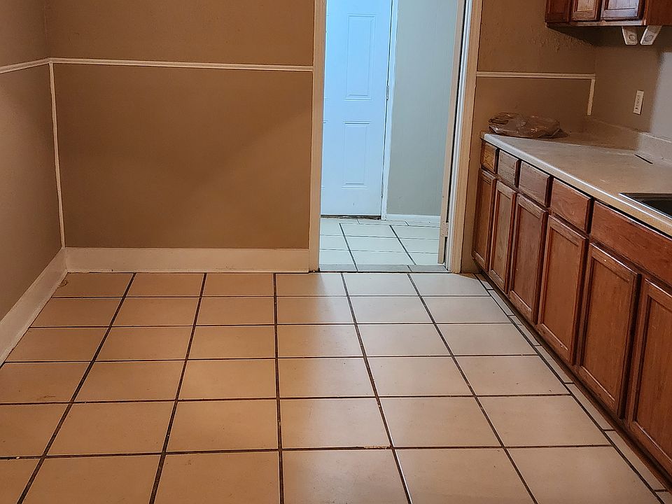 Large kitchen. You can add a eat-in table