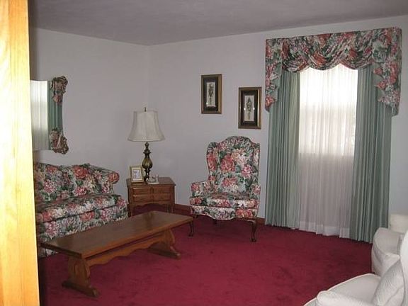 4th image of 145 Valley Dr