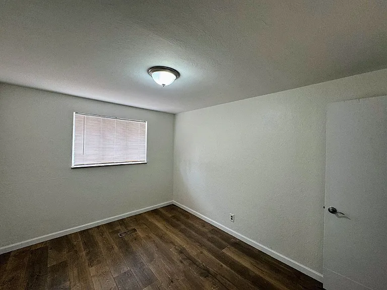 9285 E 14th Ave — Photo 5