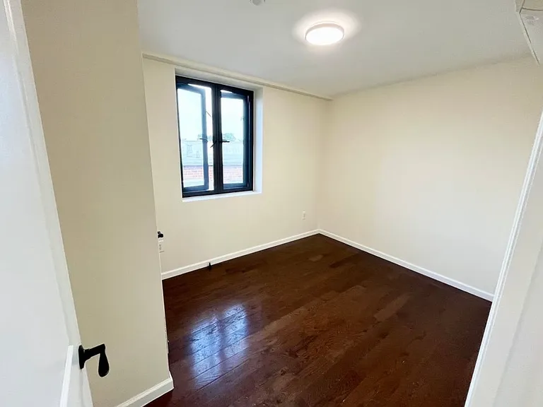 171-18 Crocheron Ave #3A — Photo 2