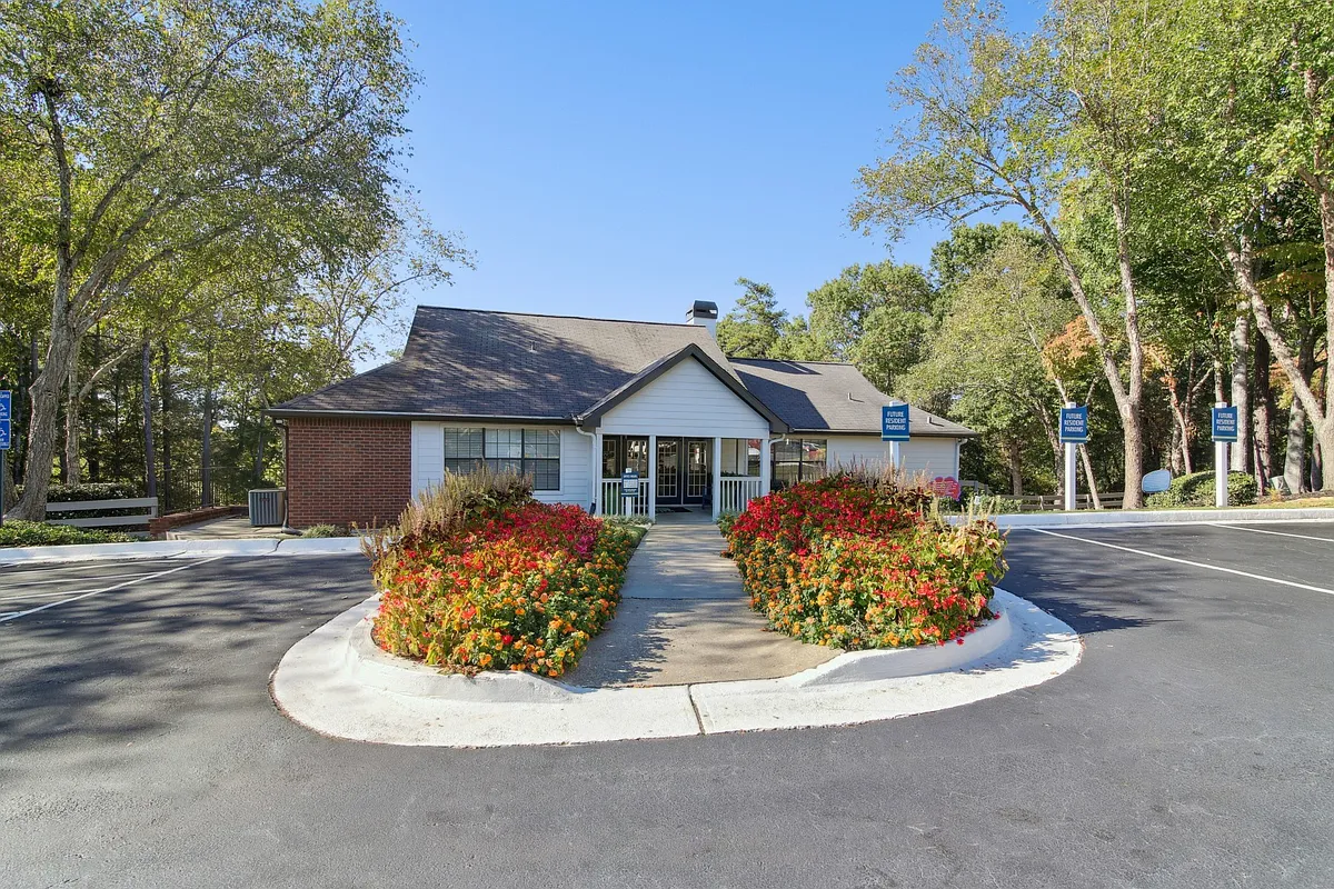 Building Photo - Woodmere Trace