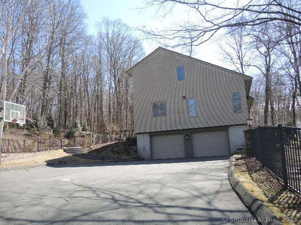 21 Amanda Dr, Manchester, CT 06040