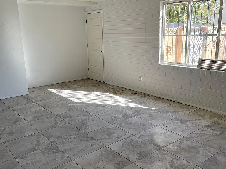 530 E Seneca St — Photo 15