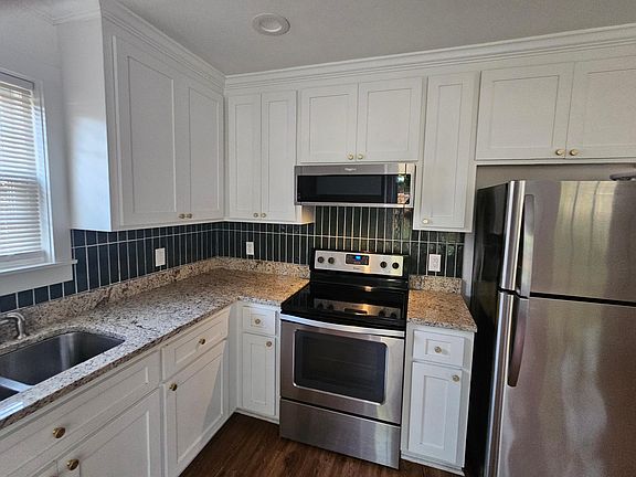 5th image of 405 Anderson St
