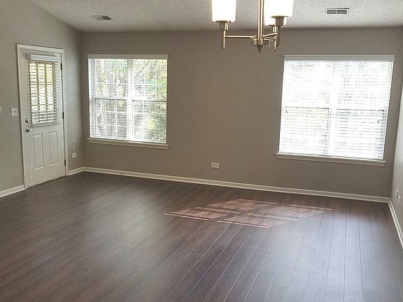 Wood look vinyl flooring
