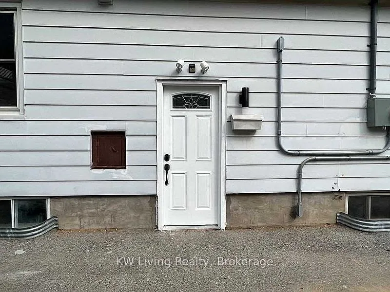 3 bed, $1,899 — Photo 2