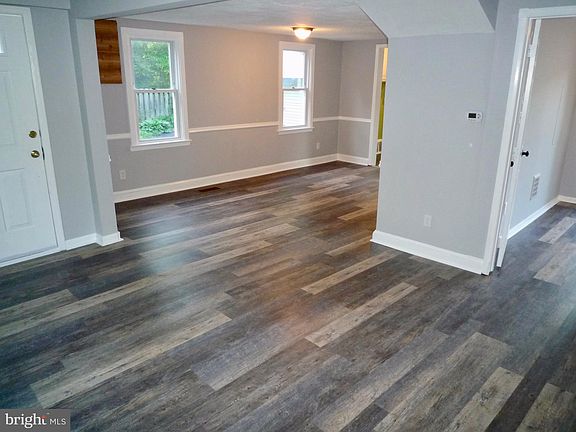 5th image of 401 Laurel Ave