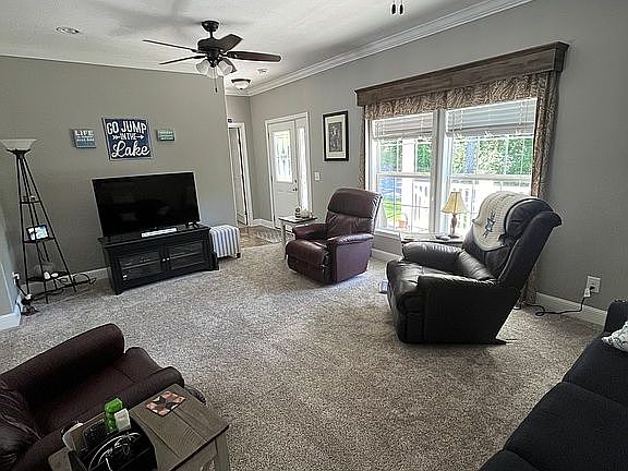 3rd image of 1055 Bayshore Dr