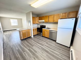 10 Standish Ct APT D, Greenfield, MA 01301