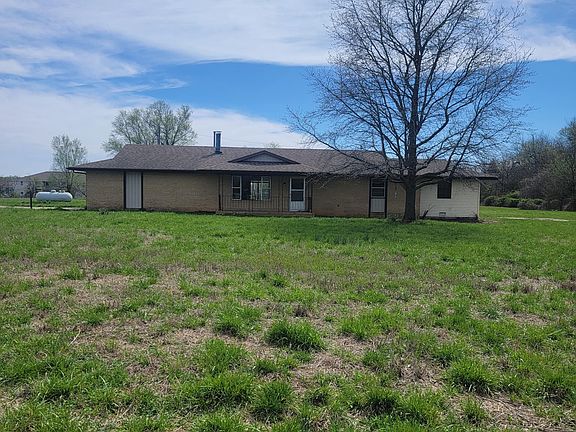 3rd image of 801 Rocky Ln