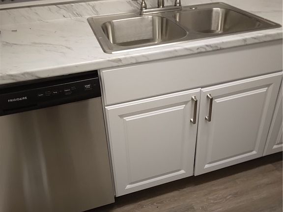 4th image of 5326/5324 Greencroft Dr #5324