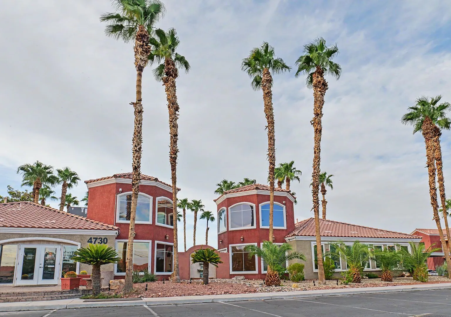 Spacious 2bed/2bath Condo * Second Floor Unit* — Photo 3