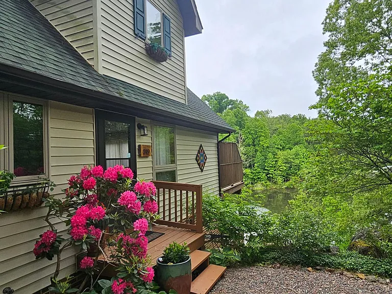 249 Candlewood Ln — Photo 4