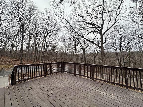 3rd image of 542 Wagon Trail Rd