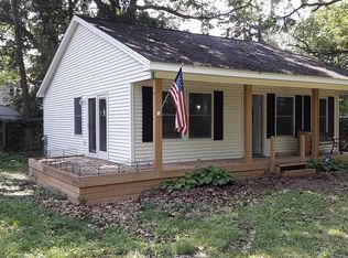 585 Lakeside Dr, Waterford, MI 48328
