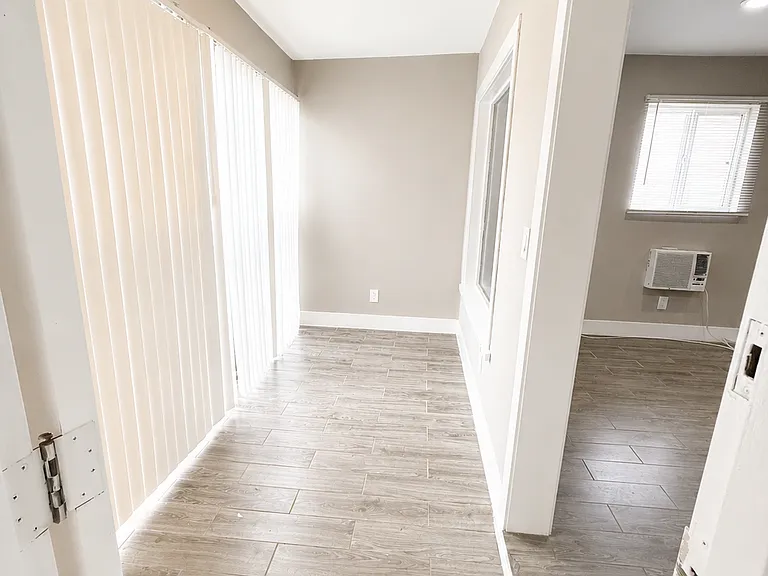 110 N 5th St #6 — Photo 1