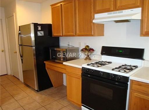 3rd image of 5996 Stone Hollow Ave