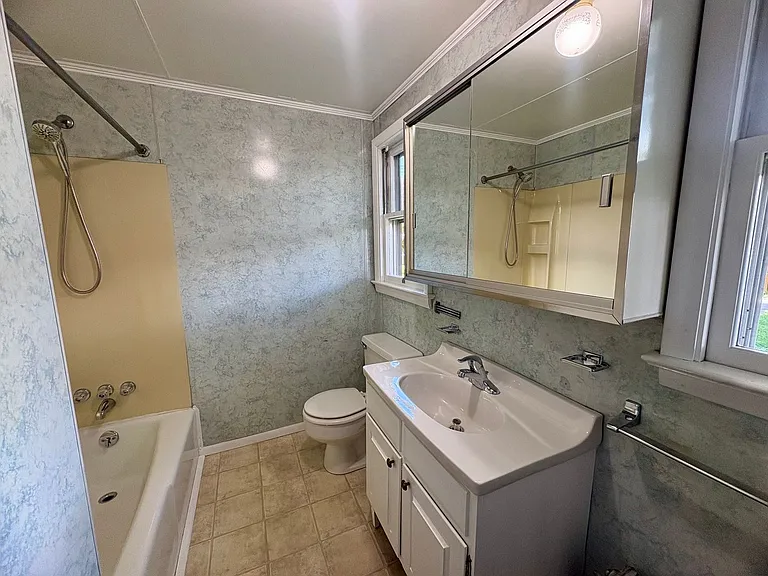 40 W Caracas Ave — Photo 7