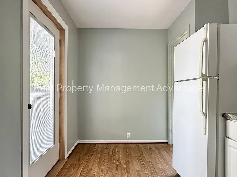 1596 Albany St — Photo 9