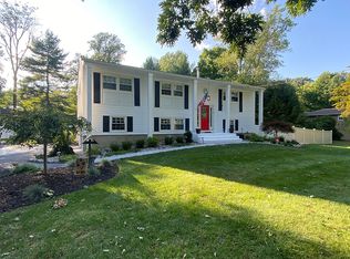 11 Cragmere Rd, Suffern, NY 10901