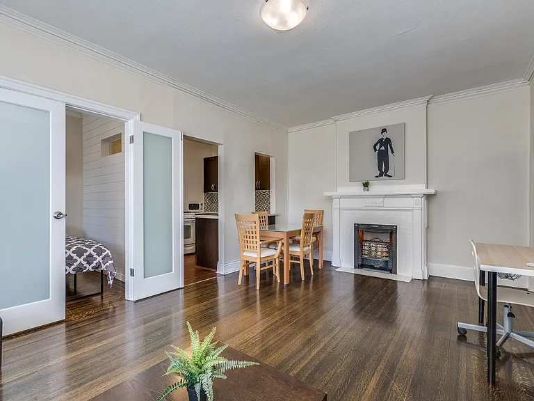 935 Jervis St — Photo 30