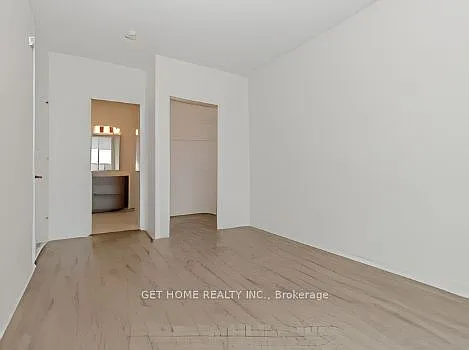 95 Dundas St W #303 — Photo 22