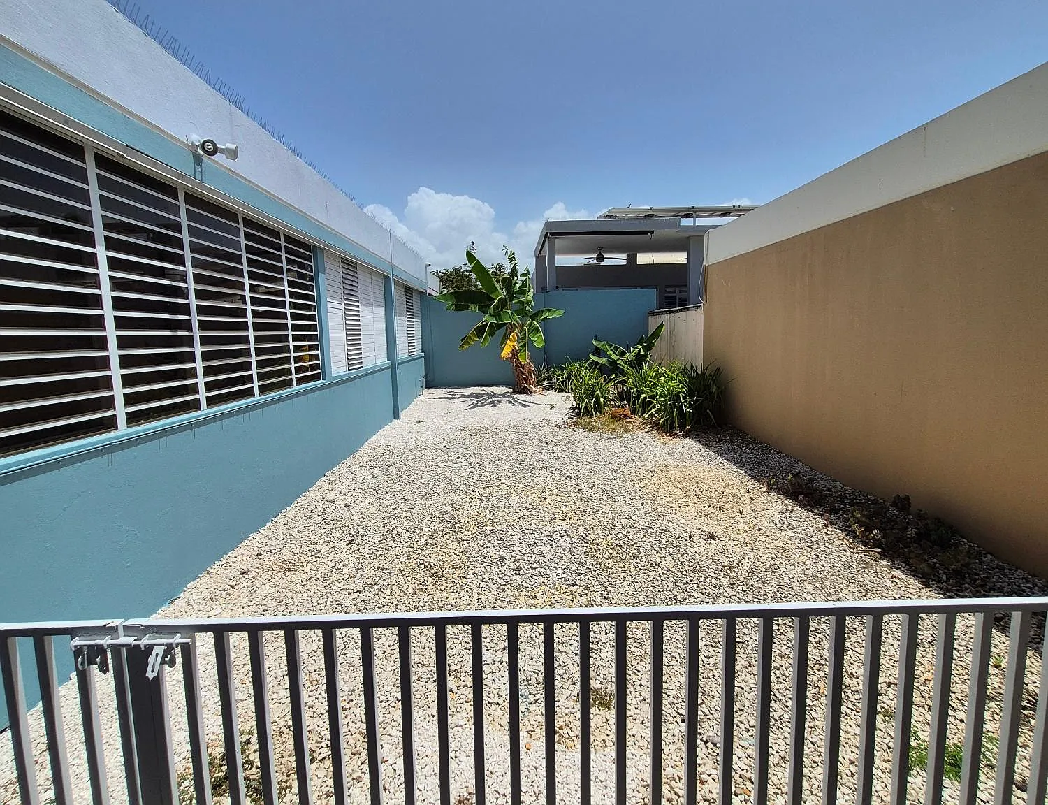 4 bed, 2.5 bath, 2200 sqft, $2,300 — Photo 3