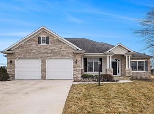 2051 E Barberry Dr, Warsaw, IN
