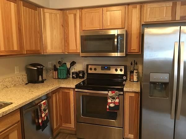 kitchen
Gas range, stainless steel fixtures