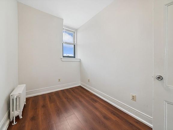 2nd image of 591 Bramhall Ave Floor 2