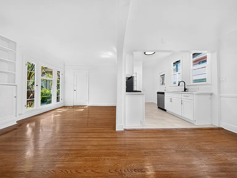 1002 N Sweetzer Ave — Photo 5
