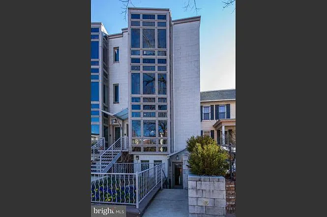 211 R St NE #A — Photo 15