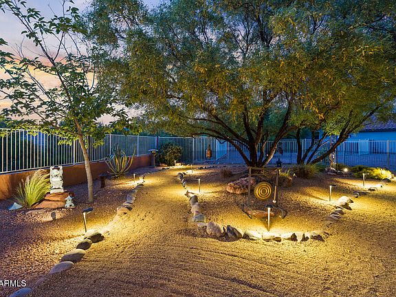 4th image of 450 Camino De Encanto --