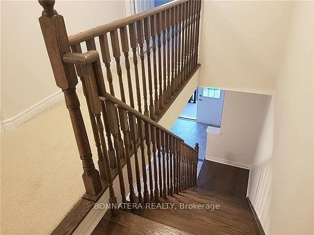 121 Huguenot Rd — Photo 8