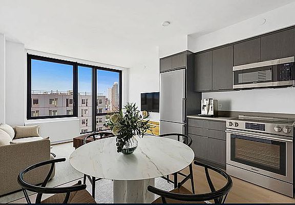 4th image of 416 Cumberland St #2